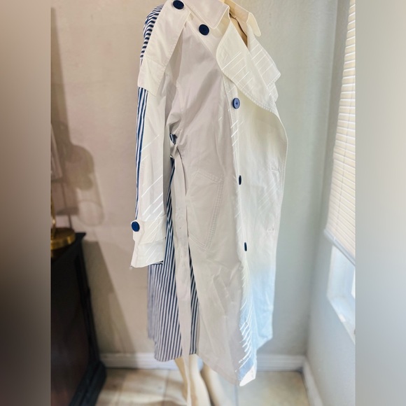 J.ING COAT WHITE AND STRIPE BLUE SIZE SMALL - Picture 16 of 16
